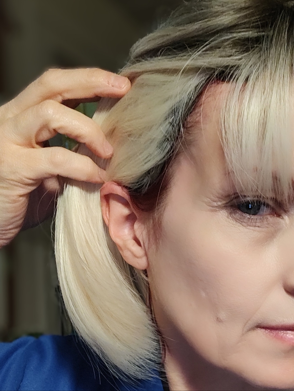 Blonde Short Layered Bob Wig - Sleek Platinum W/ Natural Dark 'roots' NWOT - Picture 14 of 14